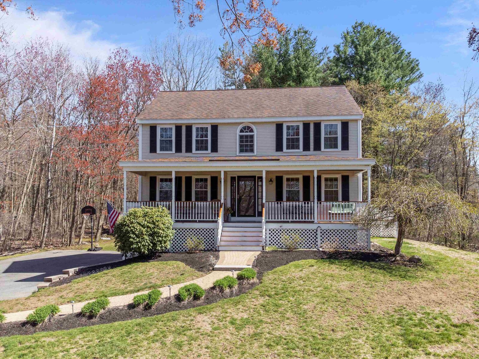 Property Photo: 4 Meghan Circle NH 03079