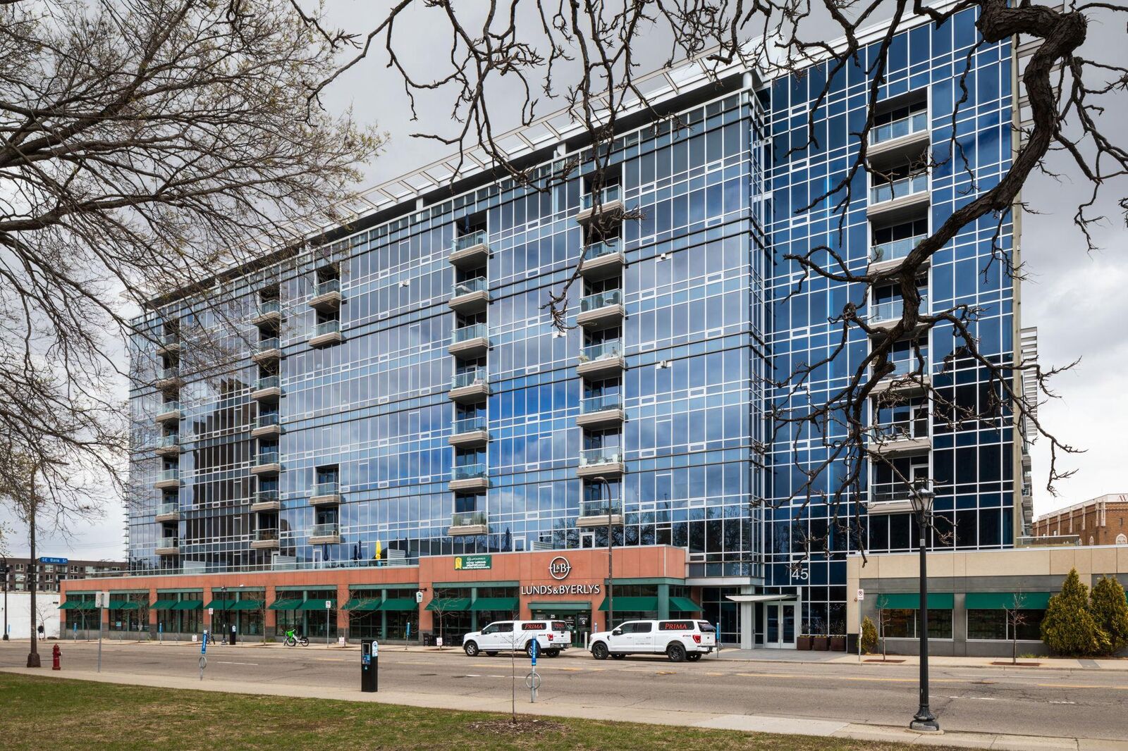 Property Photo:  45 University Avenue SE 905  MN 55414 