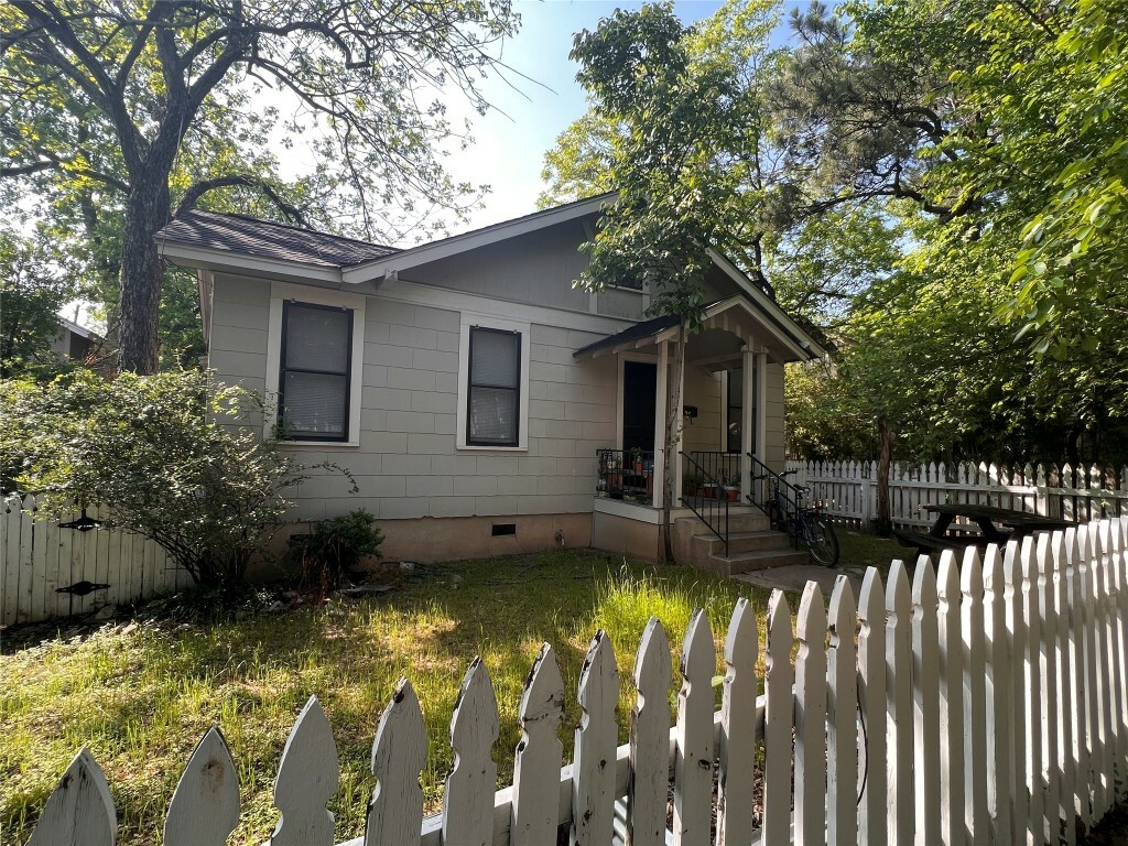 2910 Pearl Street  Austin TX 78705 photo