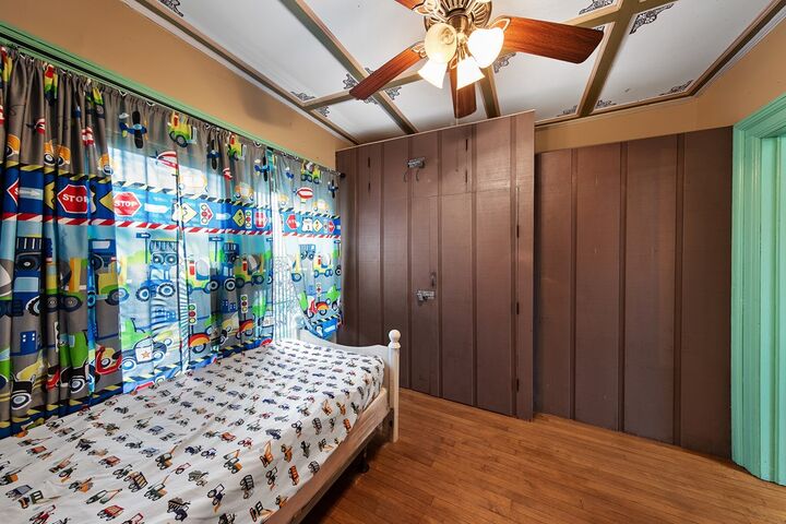 Property Photo:  