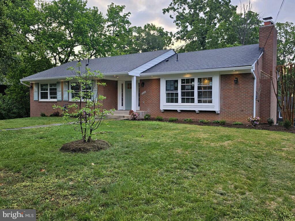 Property Photo: 7405 Gatewood Court VA 22307