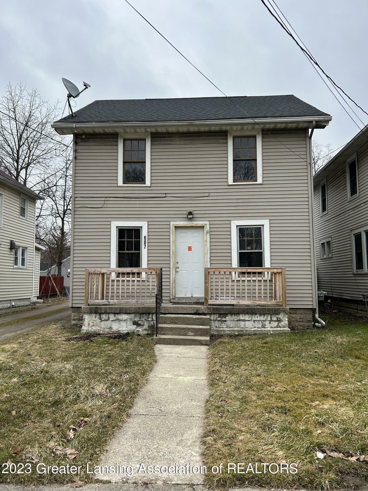 Property Photo:  607 Clifford Street  MI 48912 