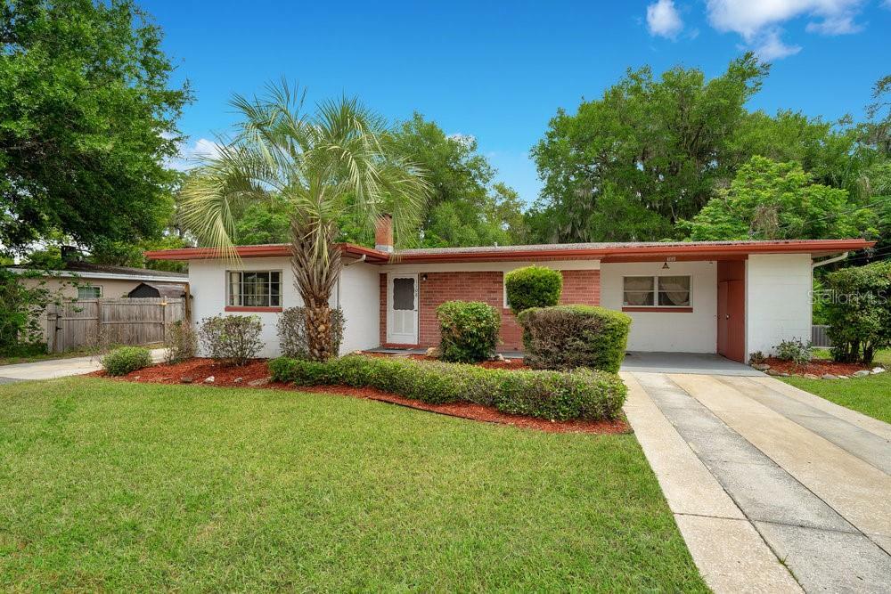 Property Photo:  1108 Lee St  FL 34748 