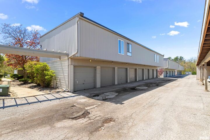 6831 N Frostwood Parkway 21  Peoria IL 61615 photo