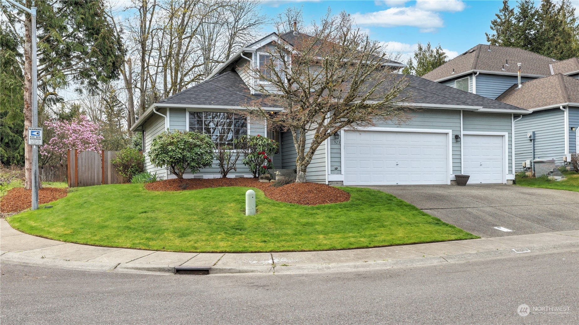 Property Photo:  11923 SE 229th Place  WA 98031 