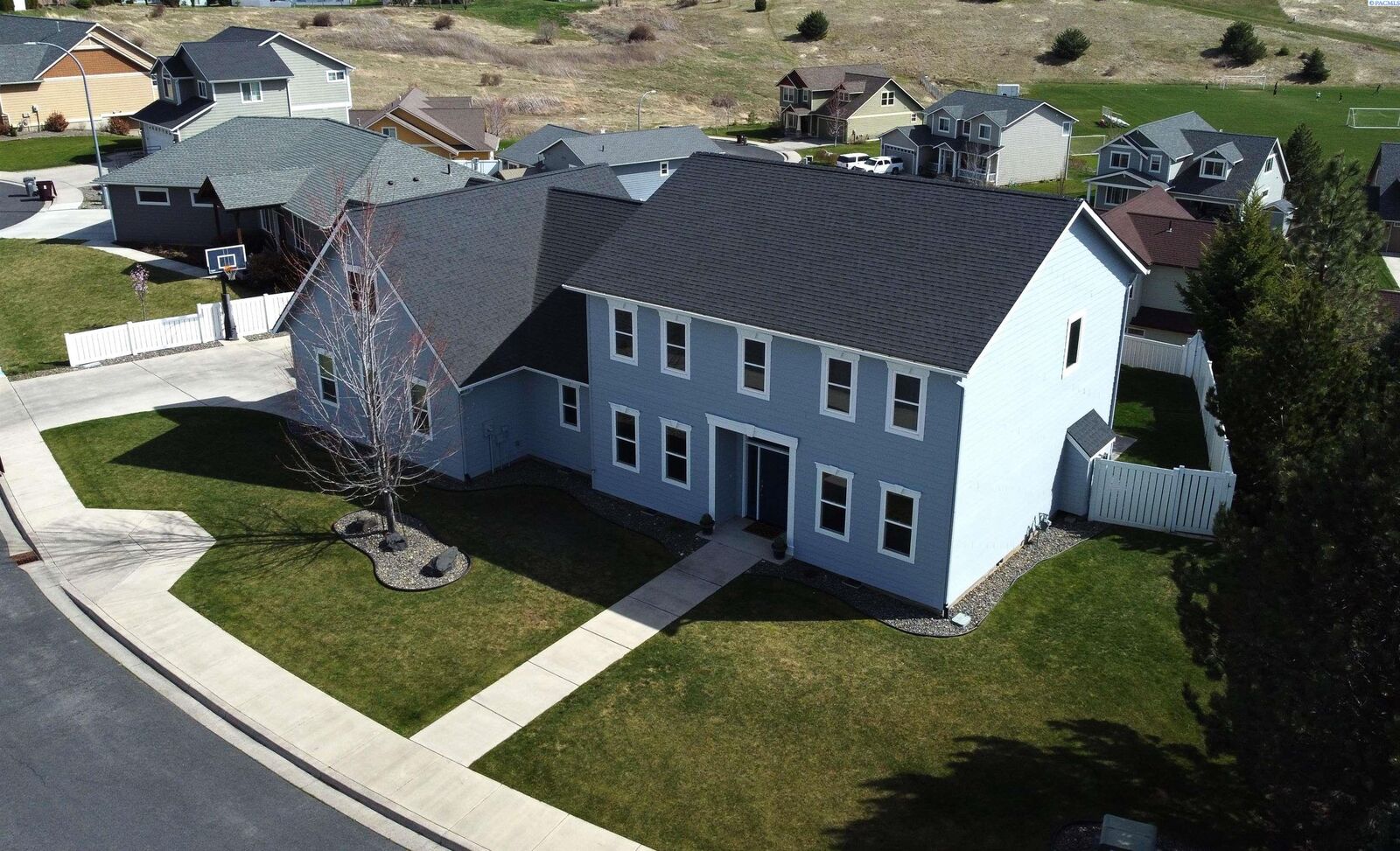 House for sale in Pullman 805 NW Palouse View Ct, Pullman, WA 99163