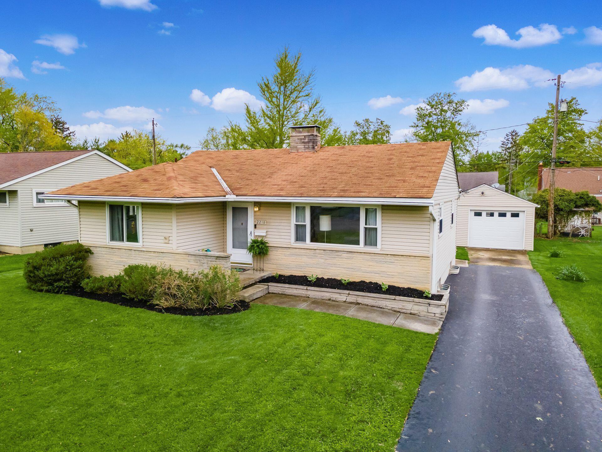 Property Photo: 2218 Nottingham Road OH 43221
