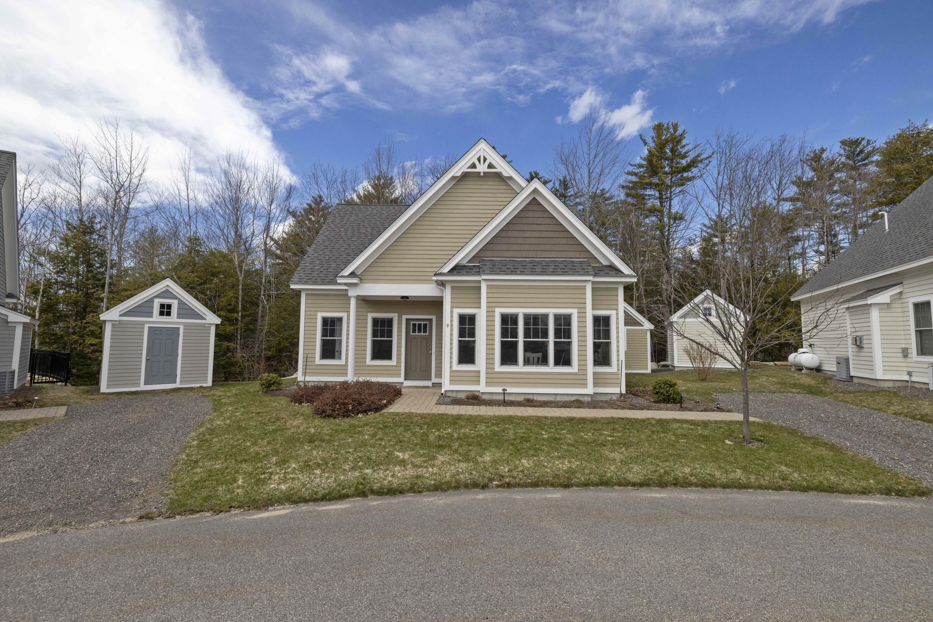 Property Photo: 9 Wiswell Circle 9 ME 04046