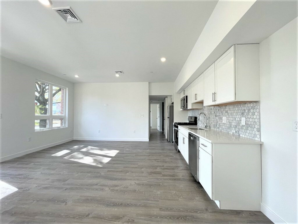 Property Photo: 302 Broadway 201 MA 02148