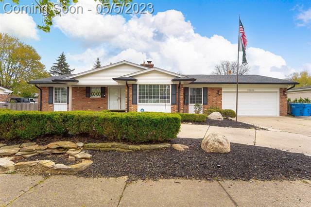 Property Photo:  32600 Northampton Dr  MI 48093 