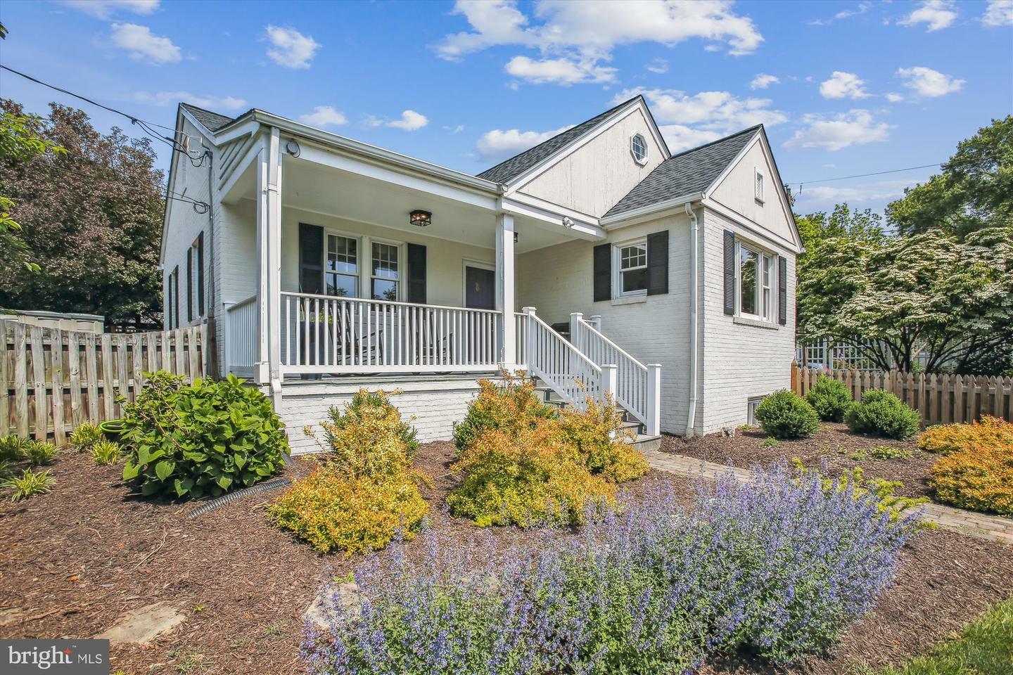 Property Photo: 601 South View Terrace VA 22314