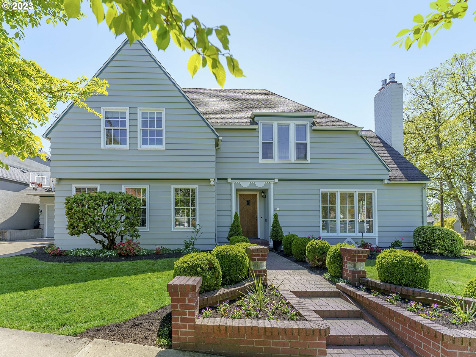 Property Photo:  3310 SE Bybee Blvd  OR 97202 