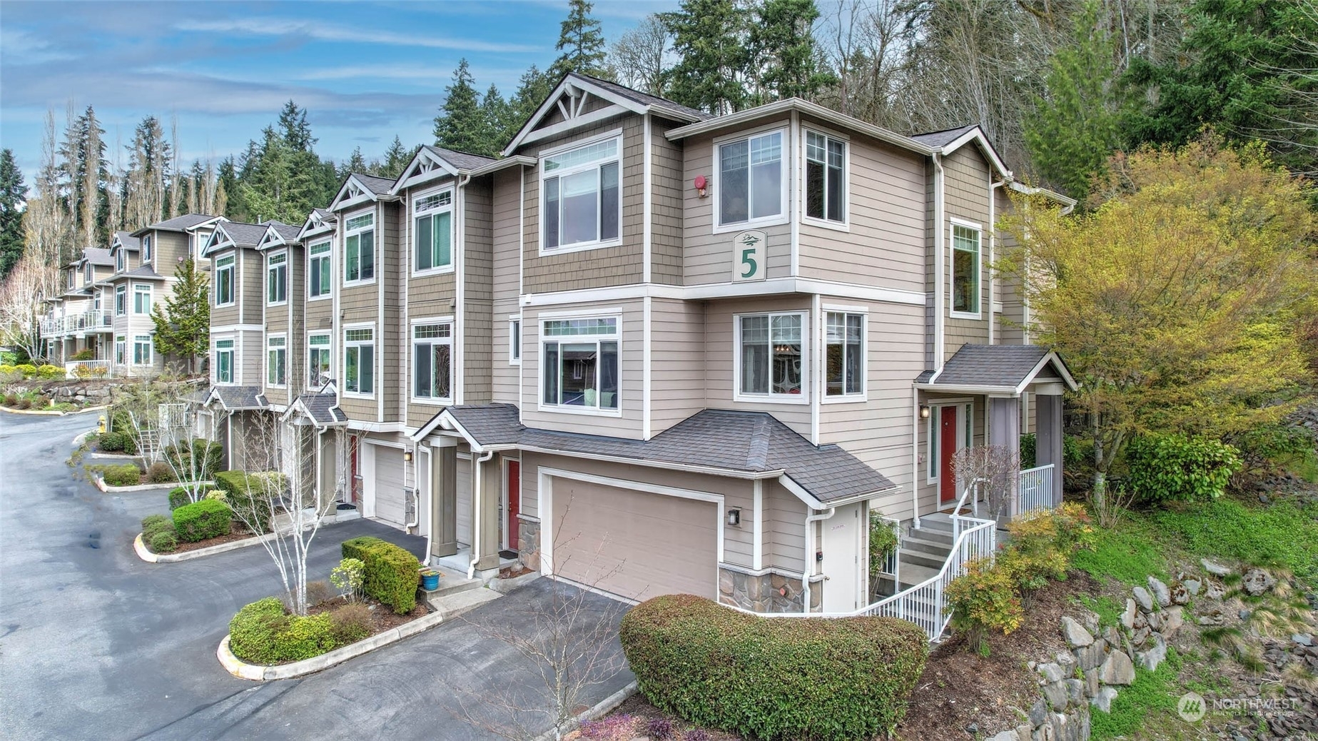 Property Photo:  3500 E Lake Sammamish Parkway SE 5-106  WA 98075 