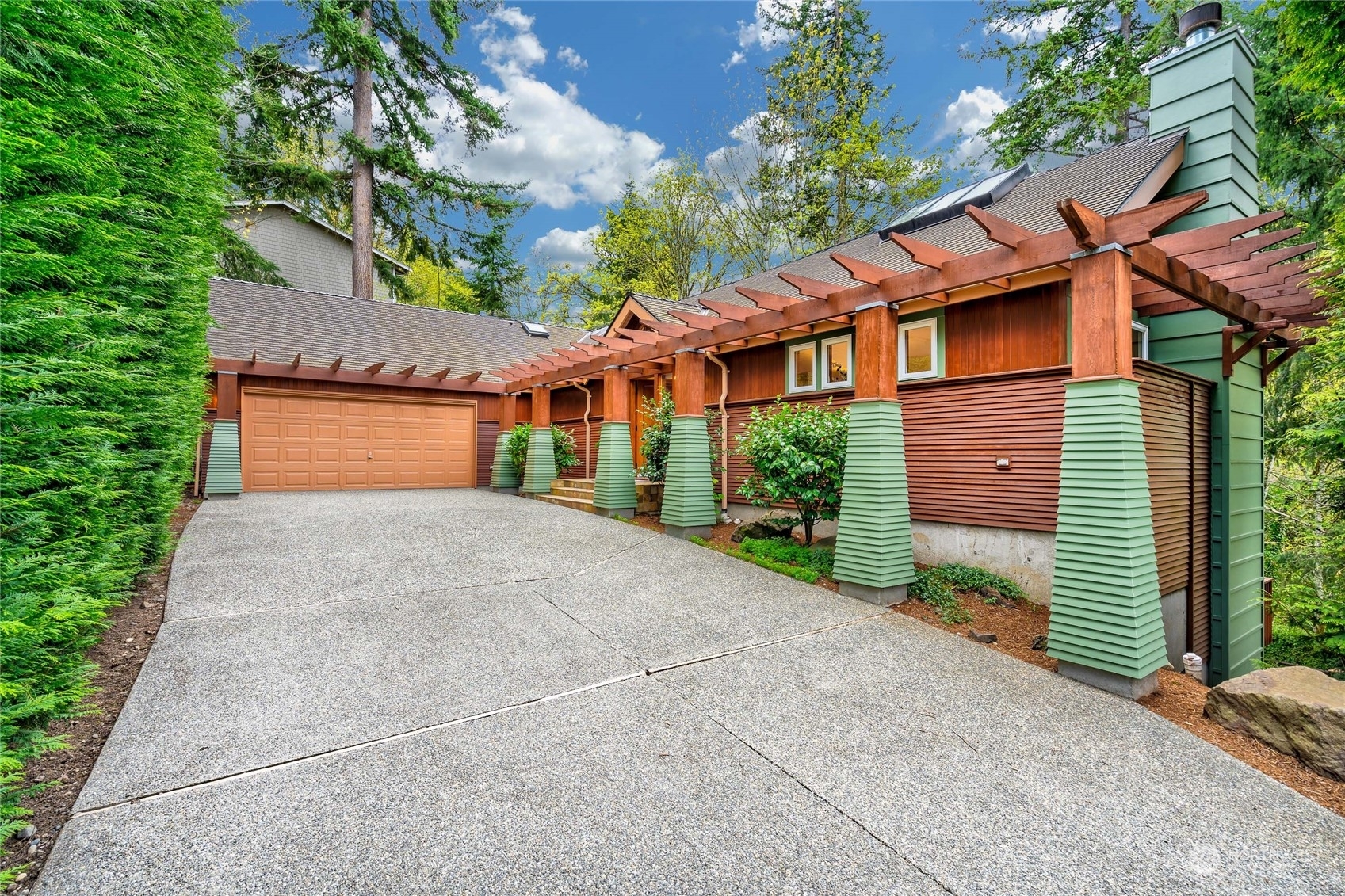 Property Photo: 4425 152nd Place SE WA 98006