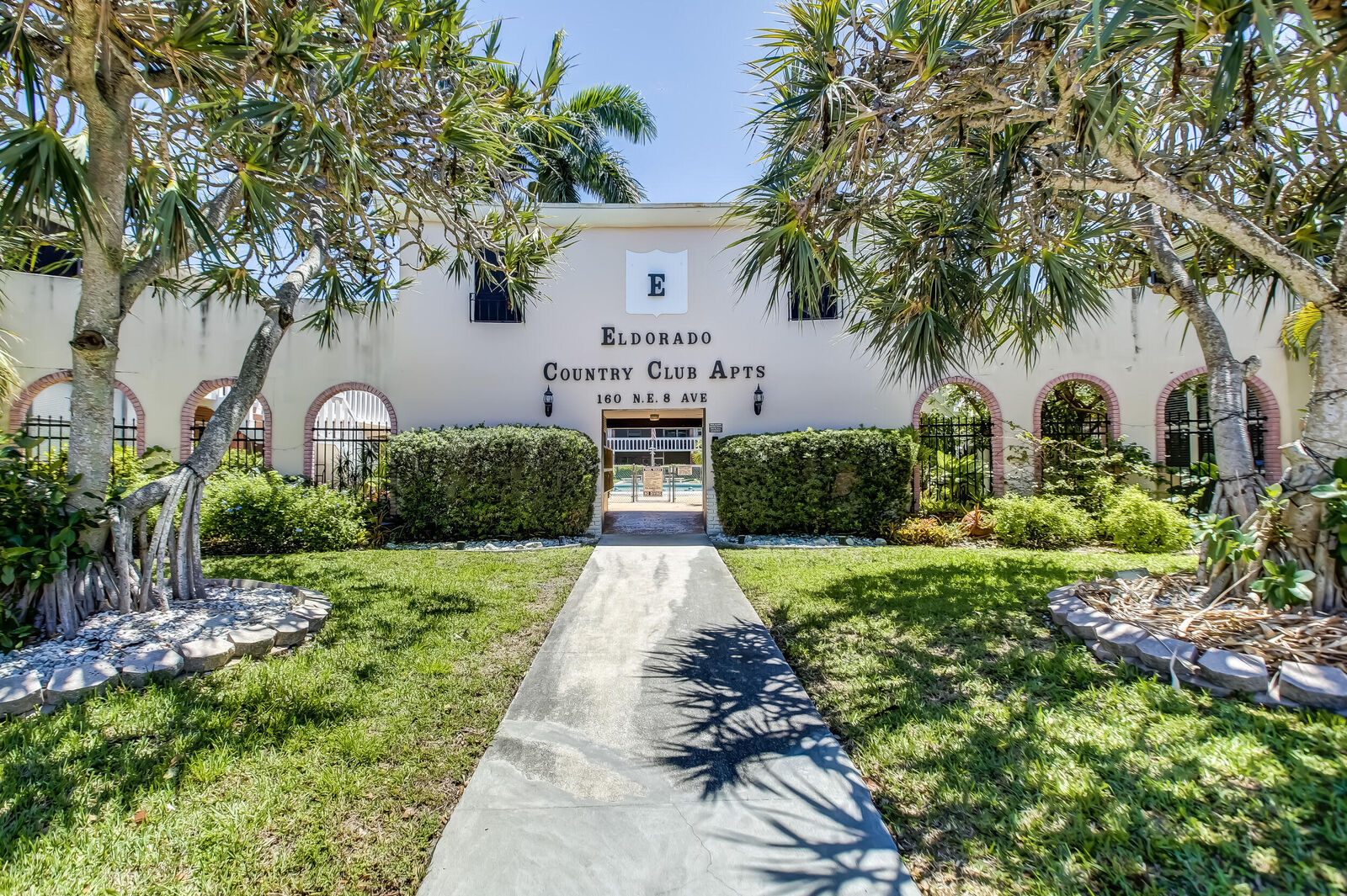 Property Photo:  160 NE 8th Avenue 5B  FL 33009 