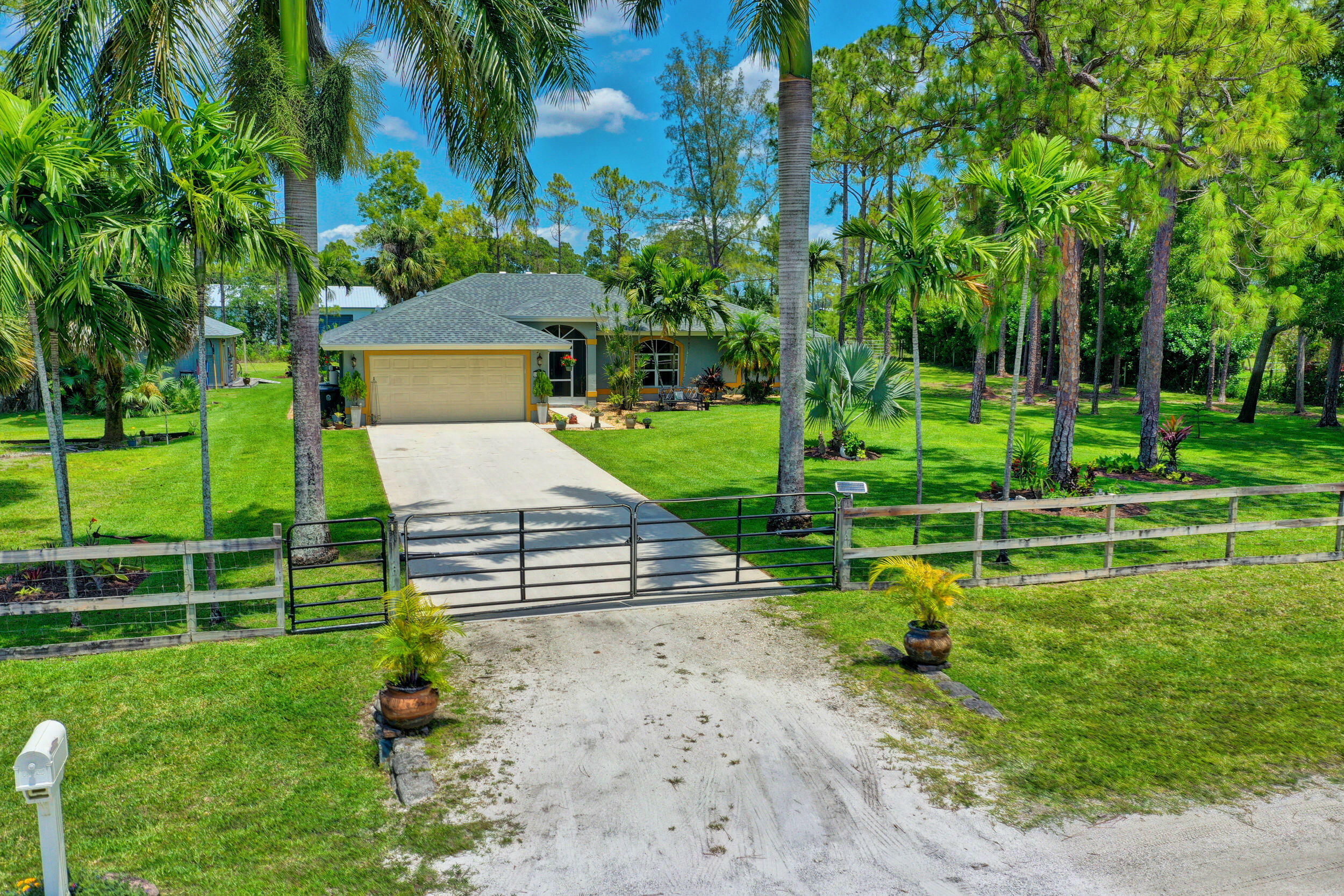 Property Photo:  14421 86th Road N  FL 33470 
