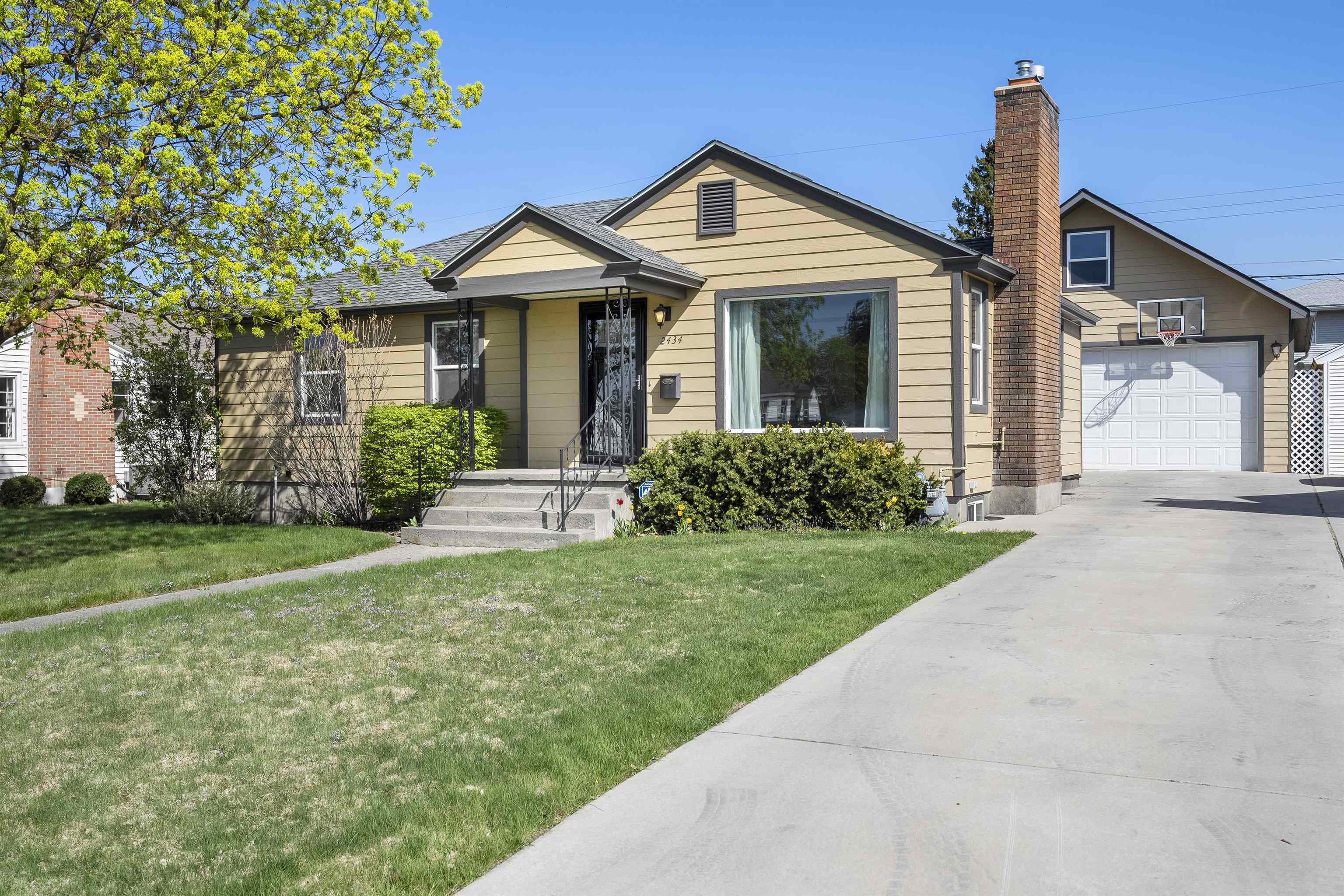 Property Photo: 2434 W Rockwell Ave WA 99205
