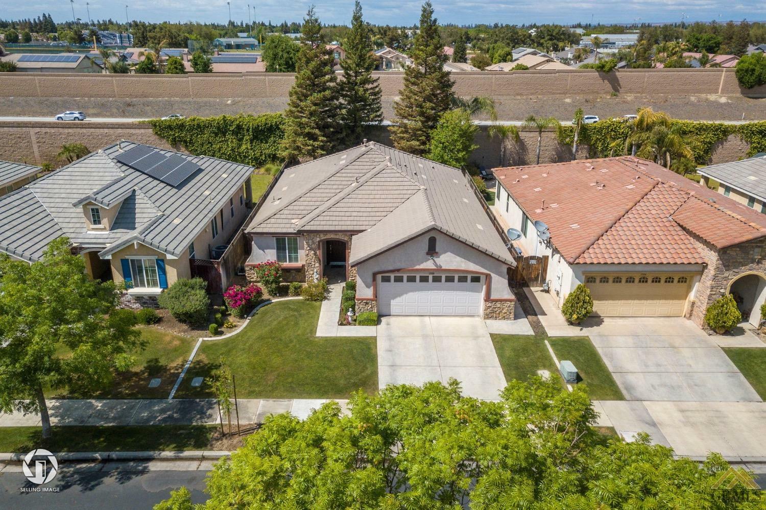 Property Photo: 11508 Alton Manor Drive CA 93312