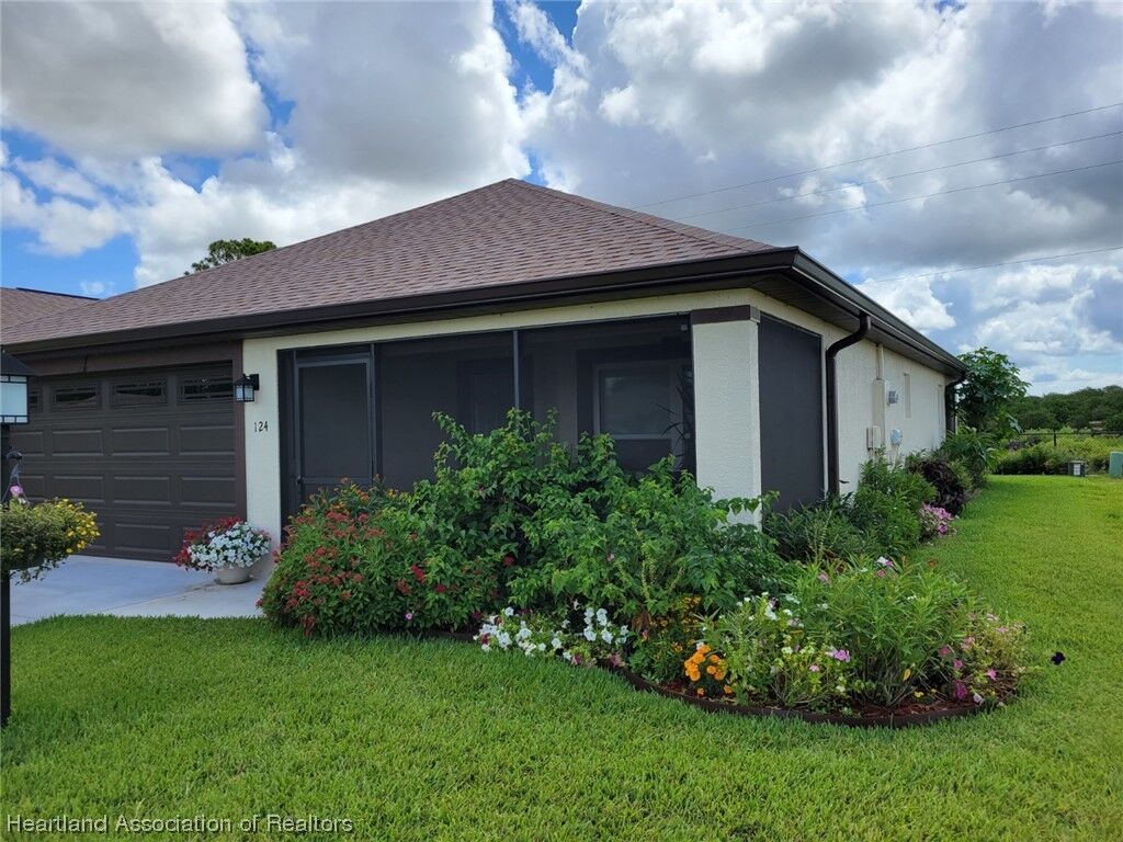 Property Photo: 98 Woodside Drive FL 33852