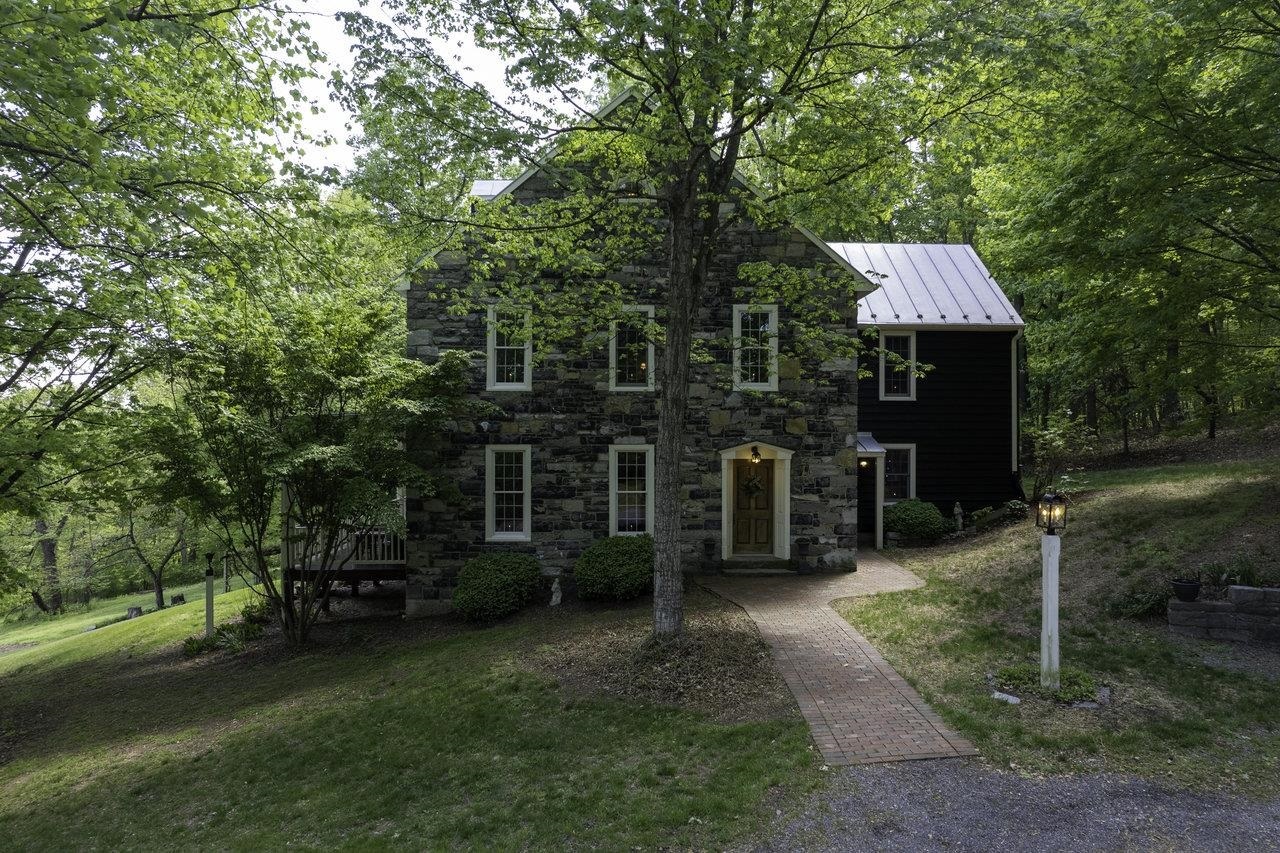 Property Photo: 8976 Troutbeck Ln VA 22815