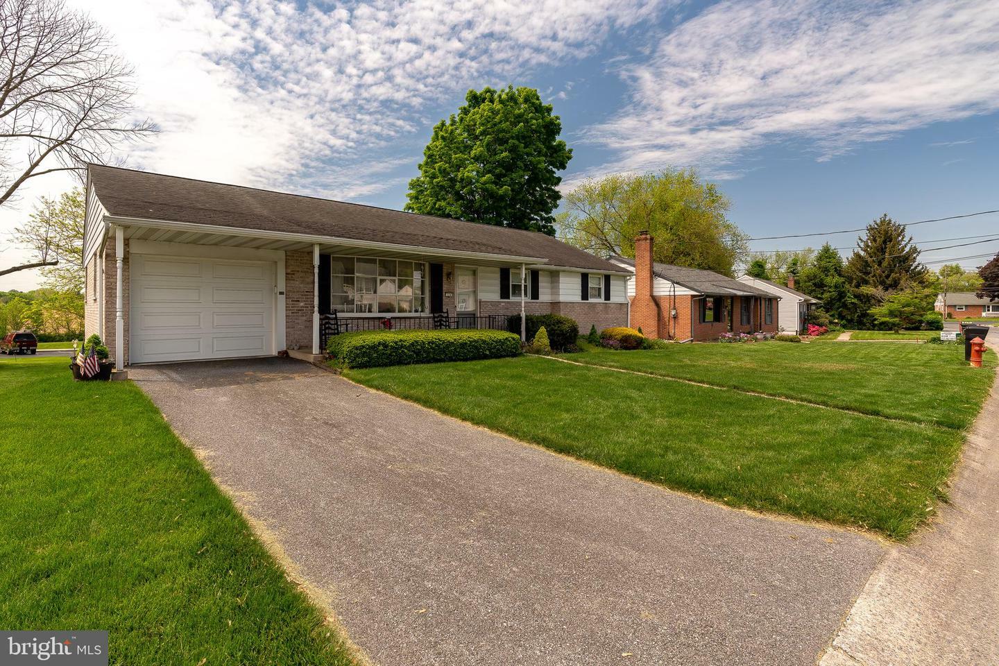 Property Photo:  124 Joseph Road  PA 17603 