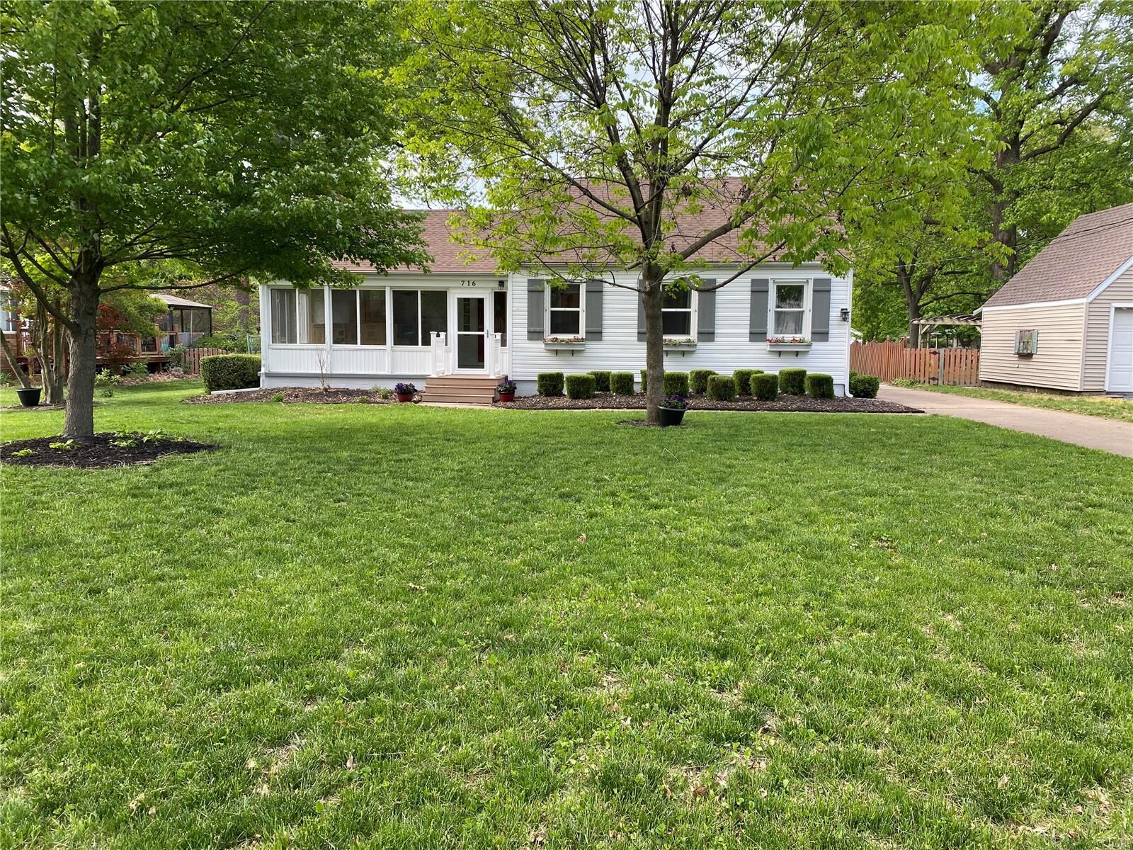 Property Photo: 716 Ramona Place IL 62035