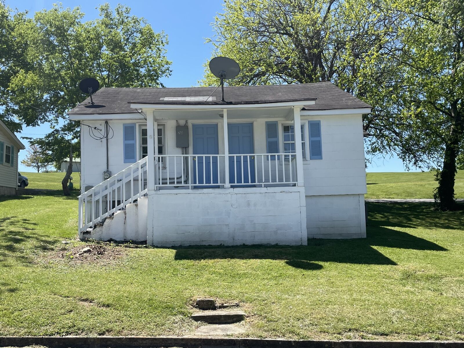 Property Photo: 203 Hayes St TN 37190