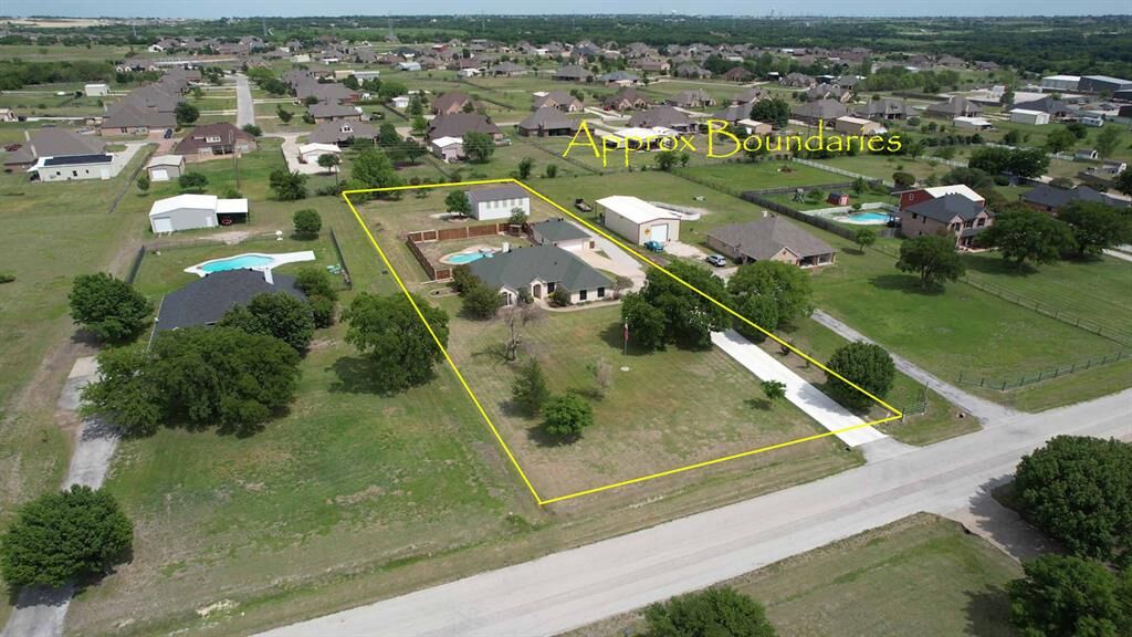 Property Photo:  14324 Meadowland Circle  TX 76071 