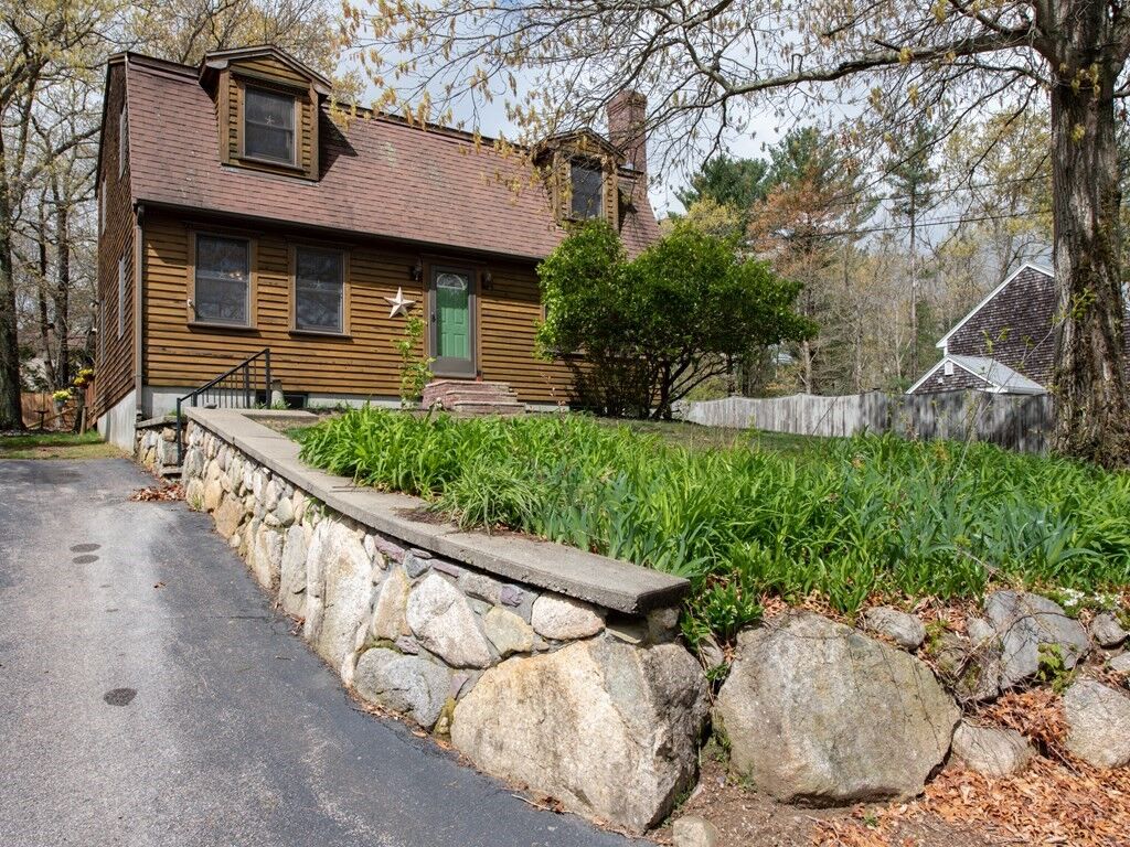 Property Photo:  10 Henning Drive  MA 02382 