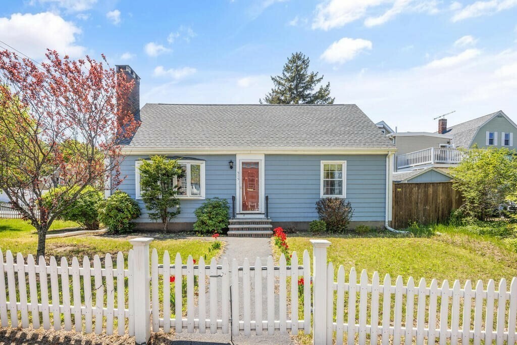 Property Photo: 515 Lynn Fells Pkwy MA 02176