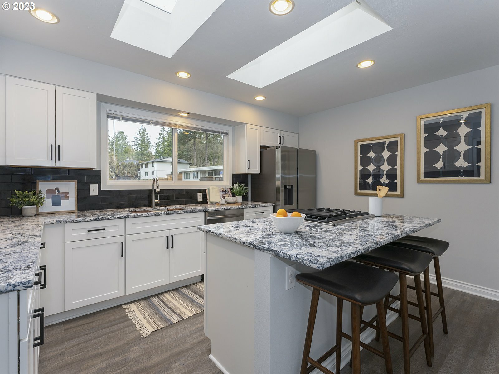 Property Photo: 1714 Greentree Rd OR 97034