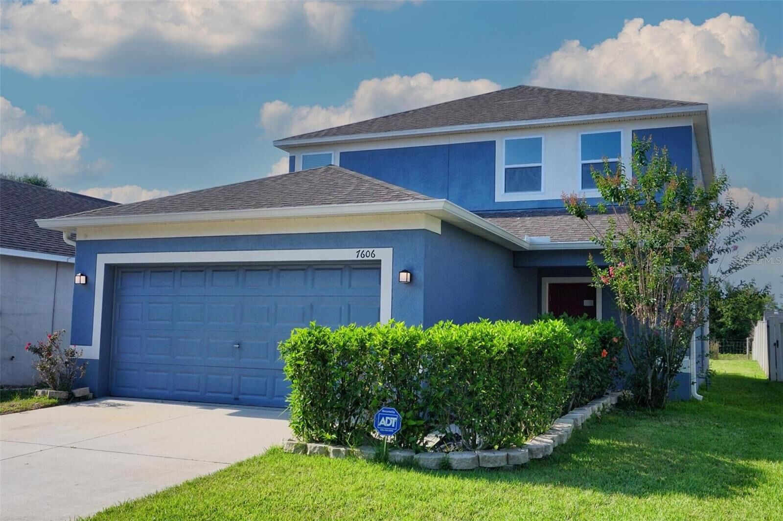 Property Photo: 7606 Maroon Peak Drive FL 33573