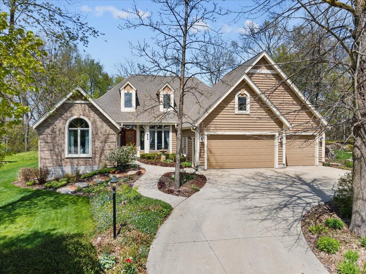 Property Photo: 824 Schloemer Dr WI 53095