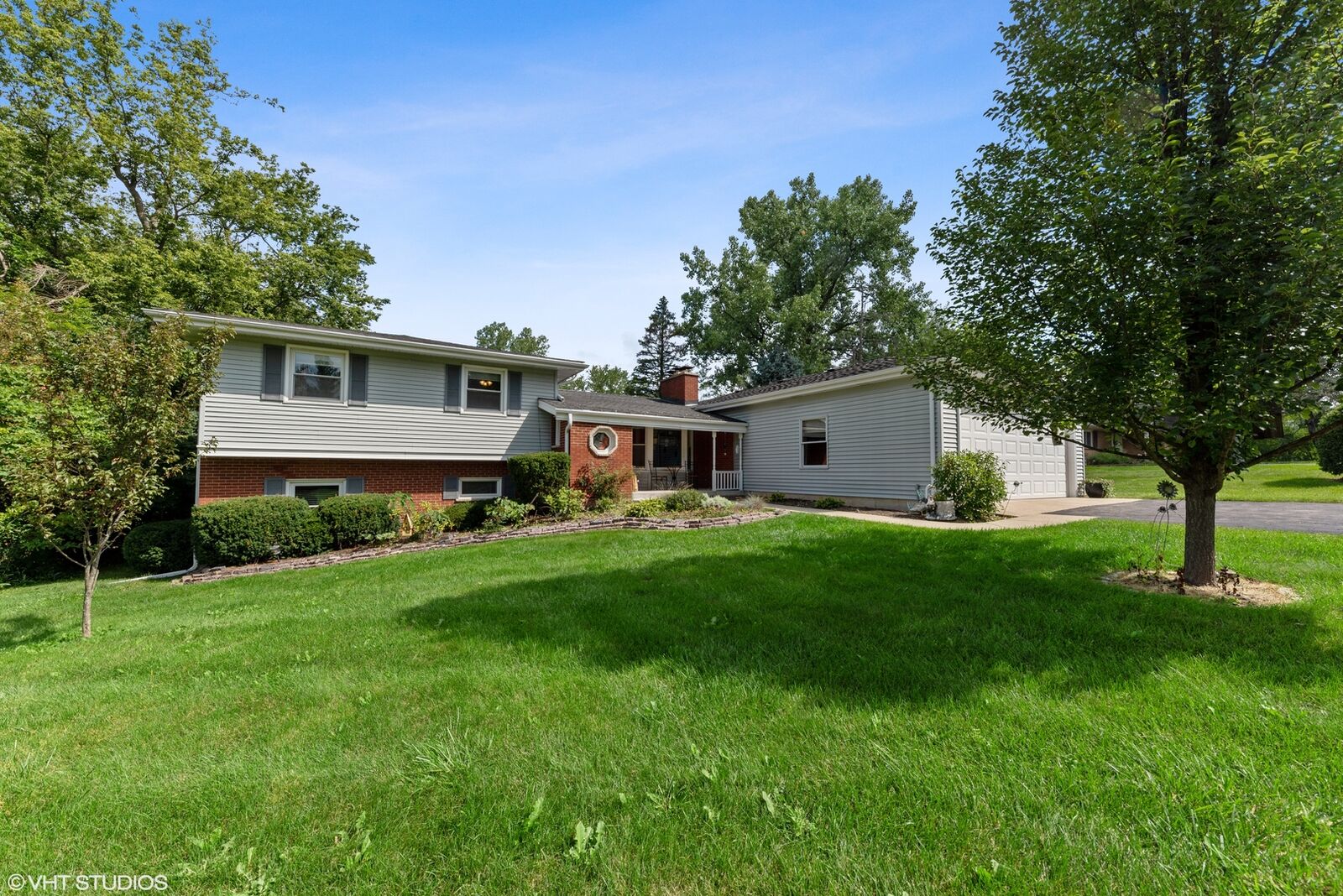 Property Photo: 234 Bradwell Road IL 60010