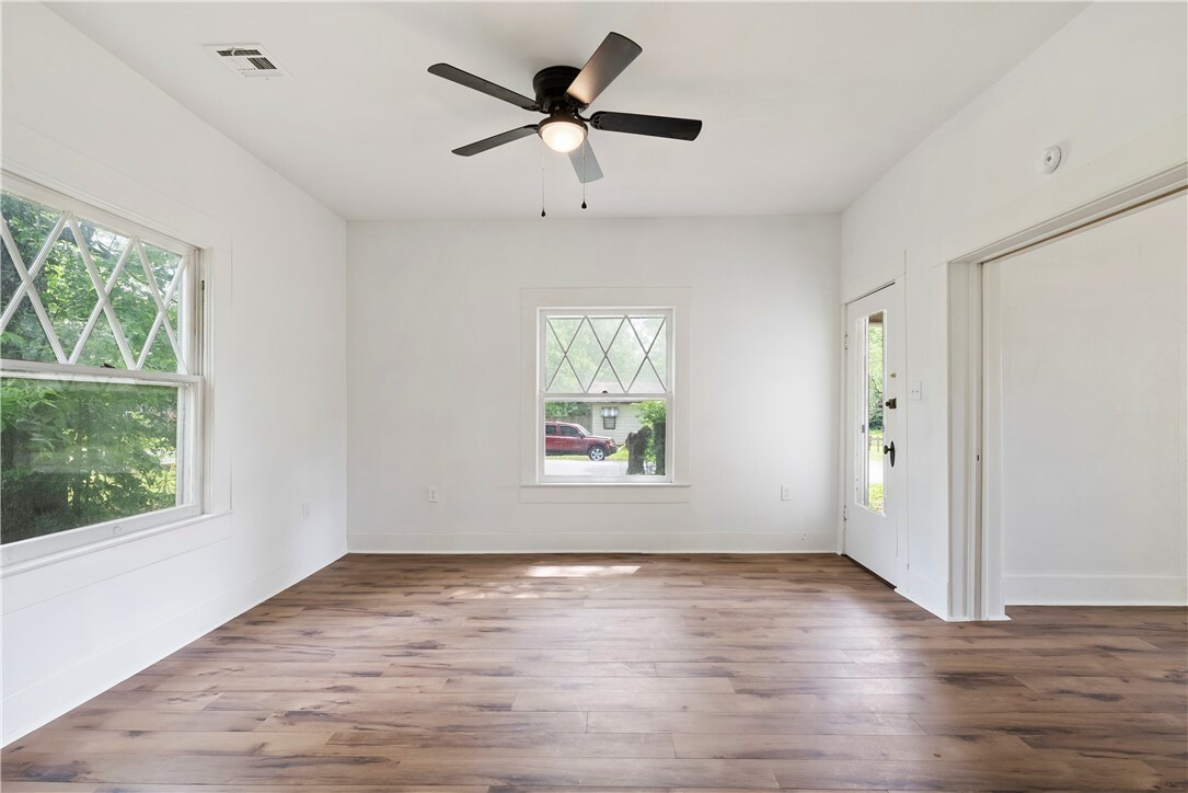 Property Photo: 305 SW 4th Avenue AR 72736
