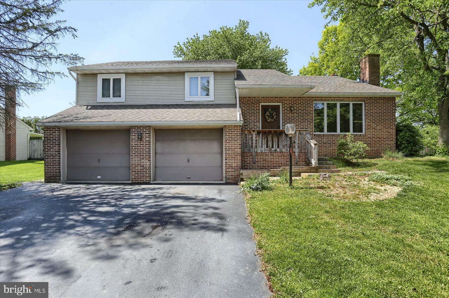 Property Photo: 332 Buchanan Drive PA 17522