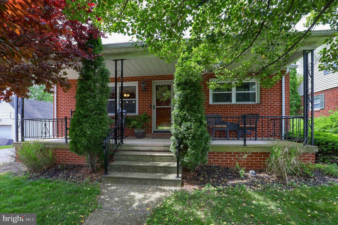 Property Photo:  917 Vine Street  PA 17057 