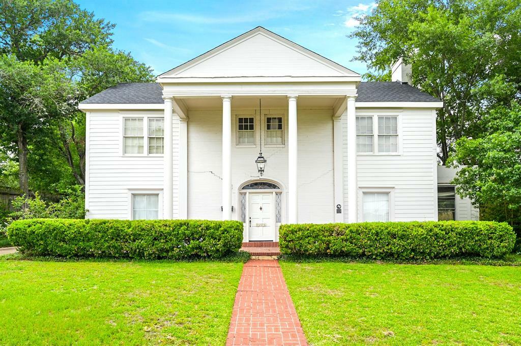 Property Photo: 702 W Main Street TX 77833