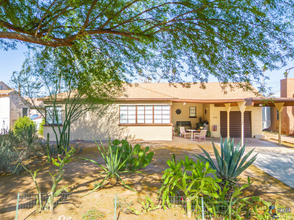 Property Photo:  668   Fern Ave  CA 92250 
