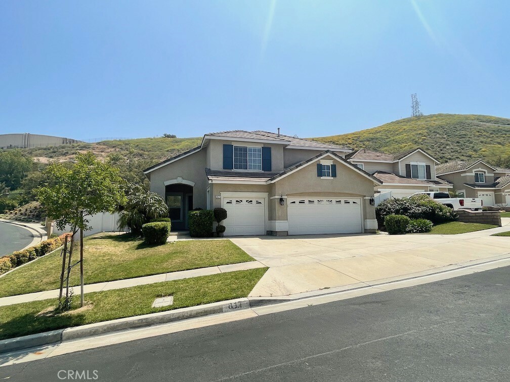 Property Photo:  817 Allegre Circle  CA 92879 