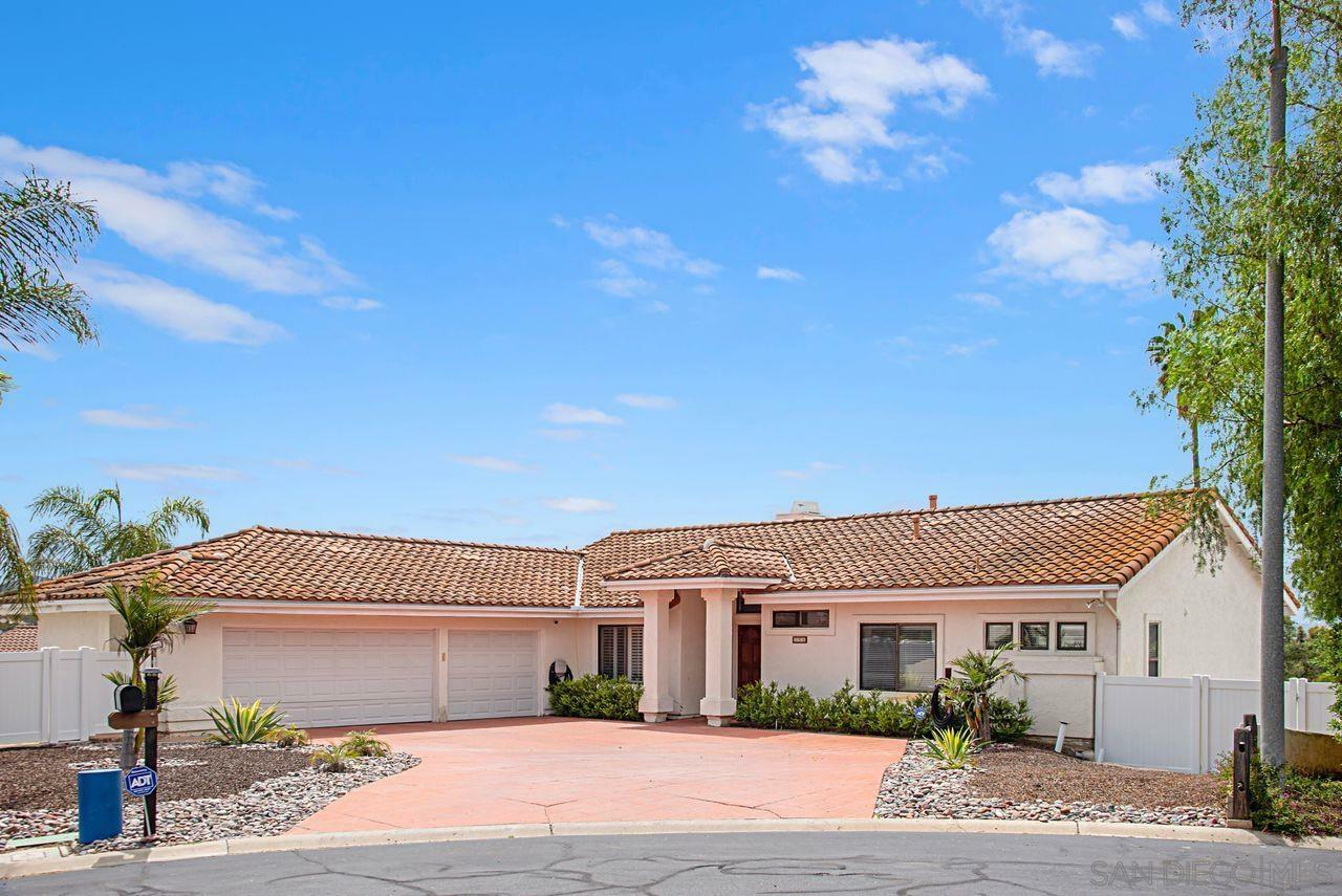 Property Photo: 356 Saratoga Gln CA 92025
