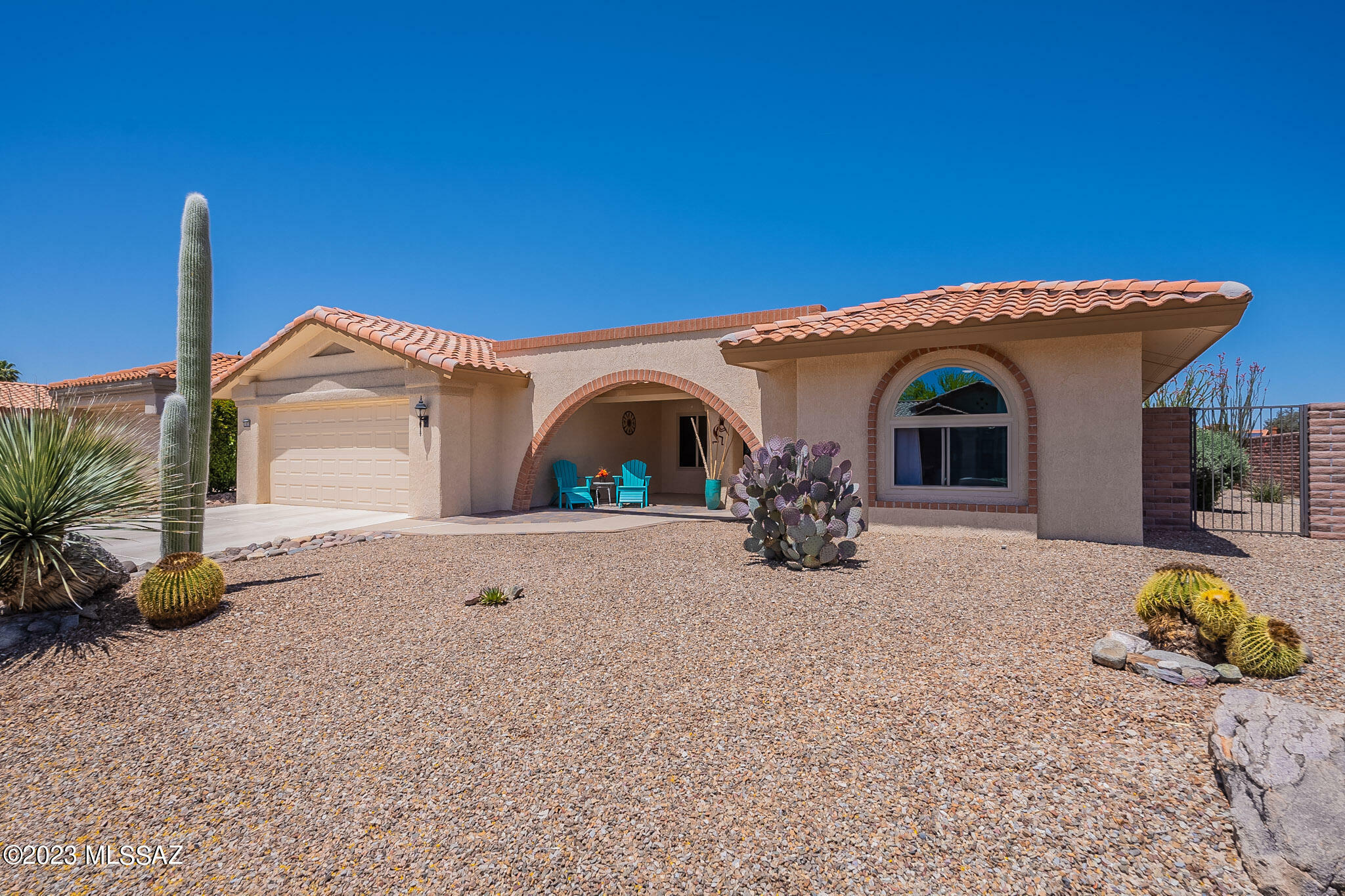 Property Photo:  1055 E Coachwood Drive  AZ 85755 