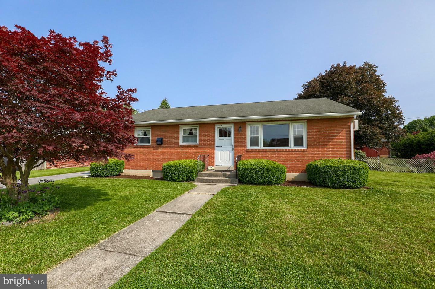 Property Photo: 133 W Walnut Street PA 17042