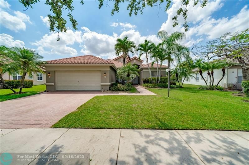 Property Photo: 11146 NW 69th Pl FL 33076