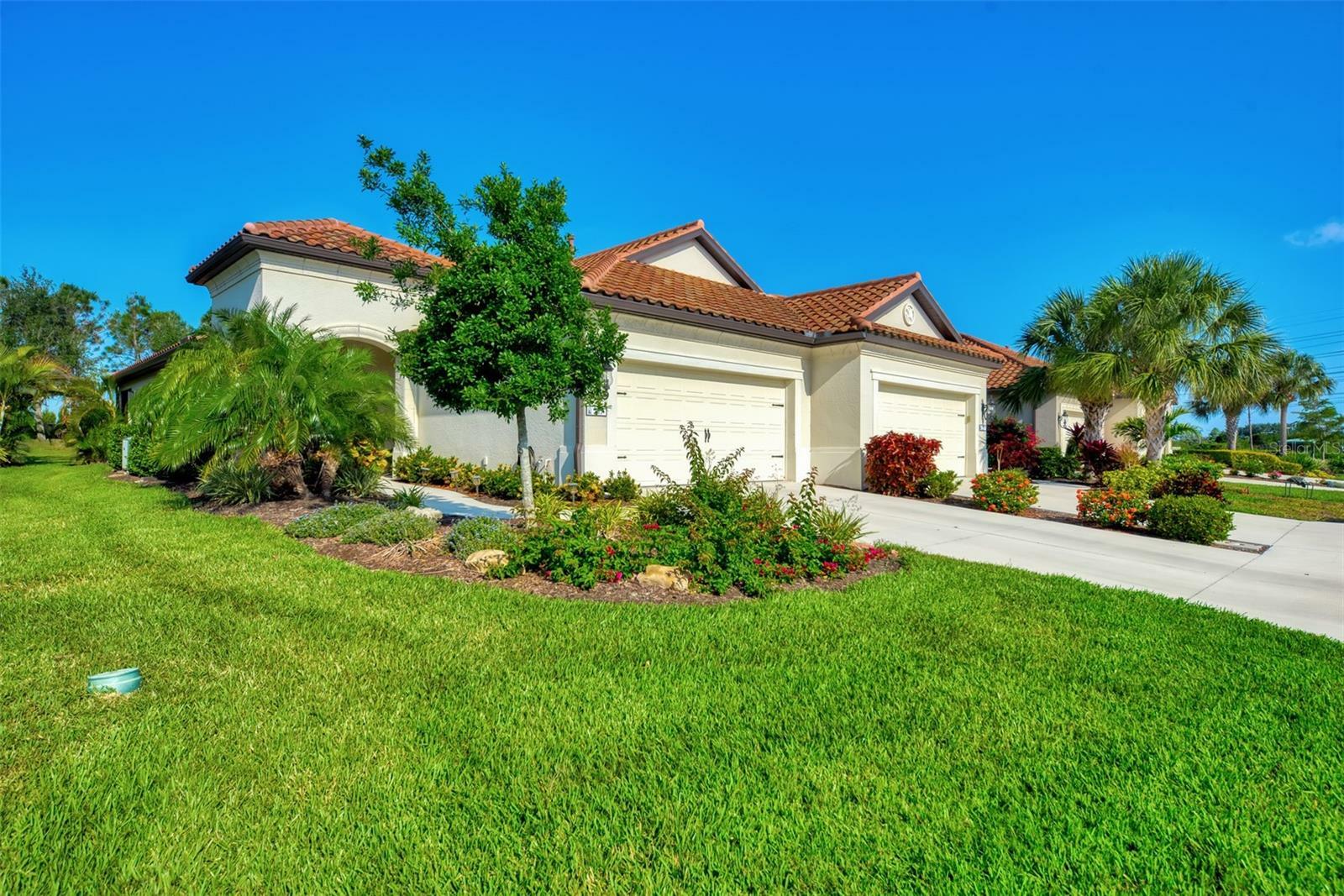 Property Photo: 217 Alento Court FL 34275