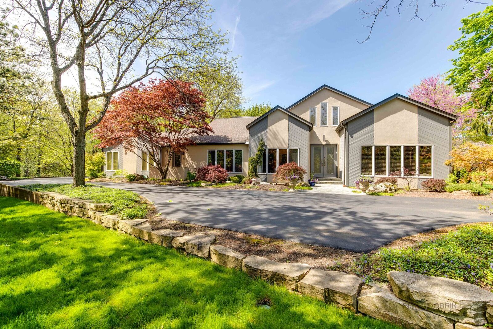 Property Photo: 11 Lakewood Drive IL 60015