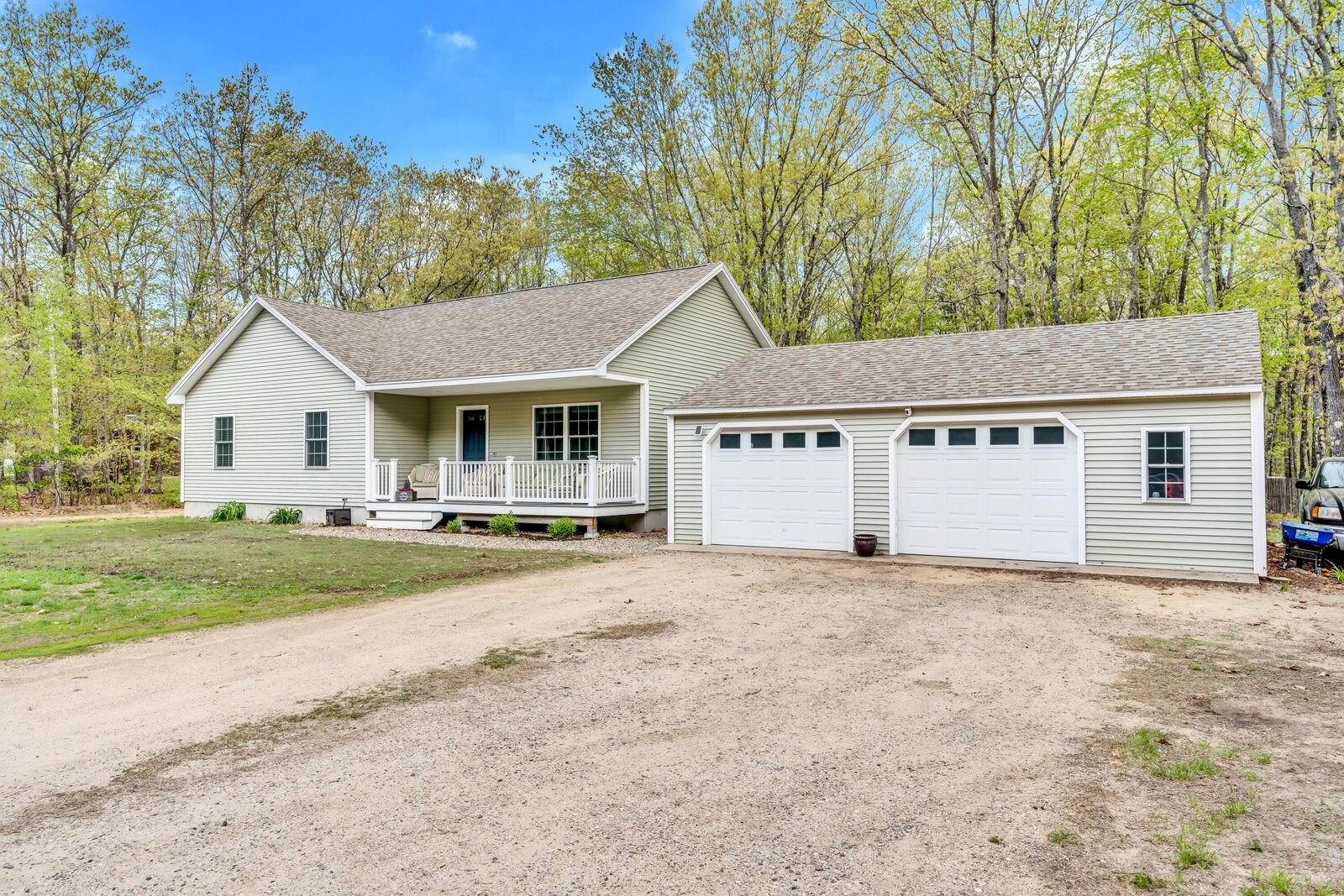 Property Photo:  86 Old Falls Road  ME 04073 