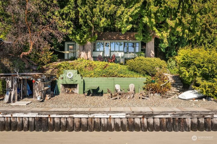 Property Photo: 25826 Bates Walk SW WA 98070