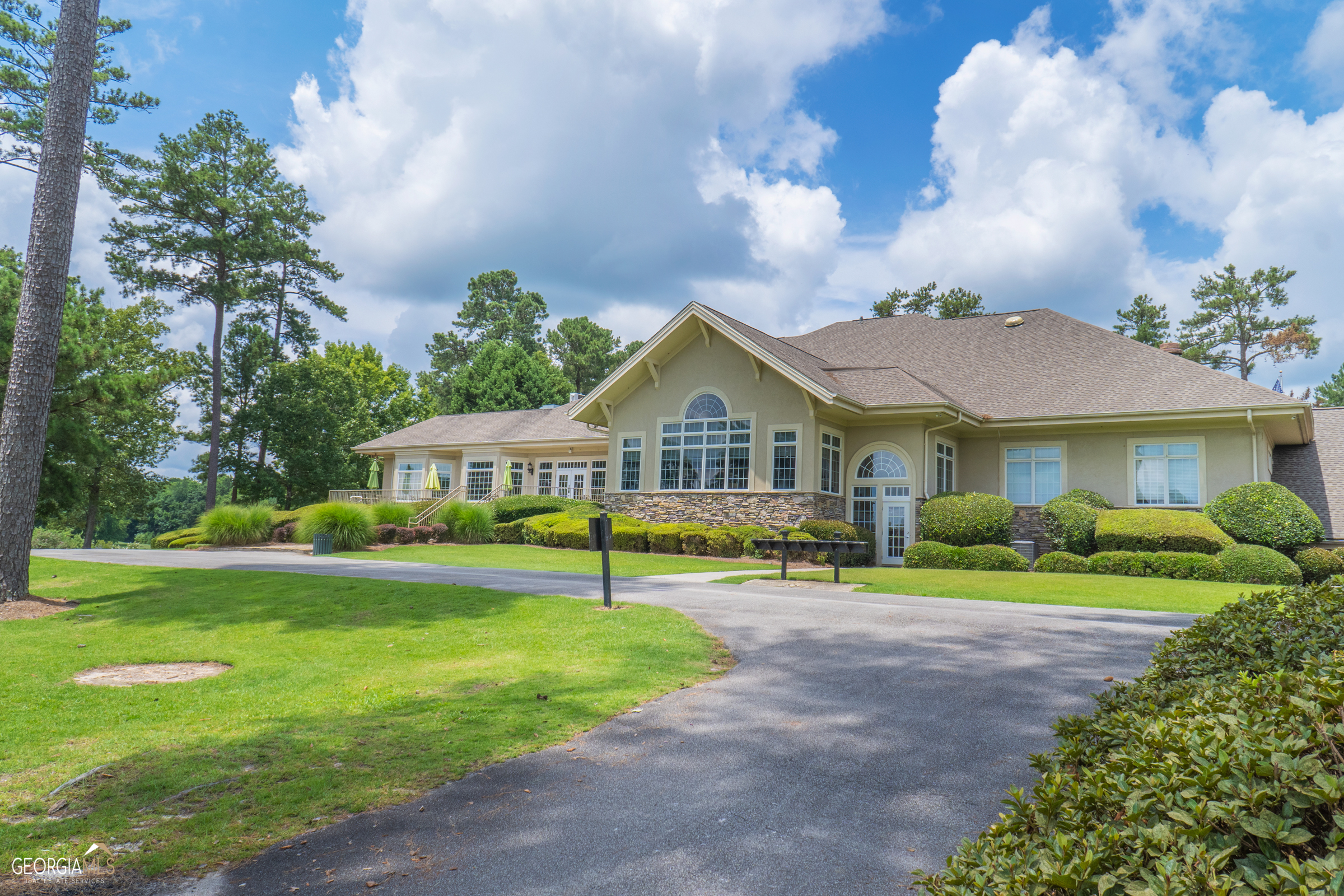 Property Photo: 1053 Southwood Drive GA 30180