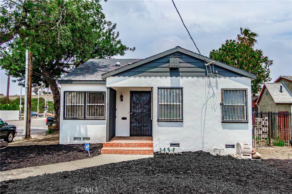 Property Photo:  657 W 117th Street  CA 90044 